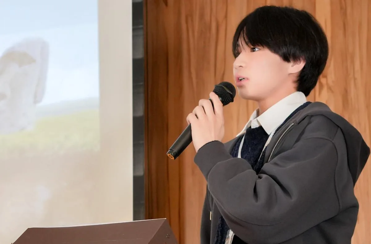 発表する生徒